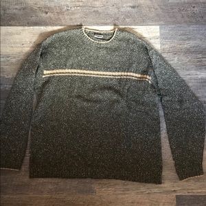 Men’s Columbia sweater that is not worn anymore
